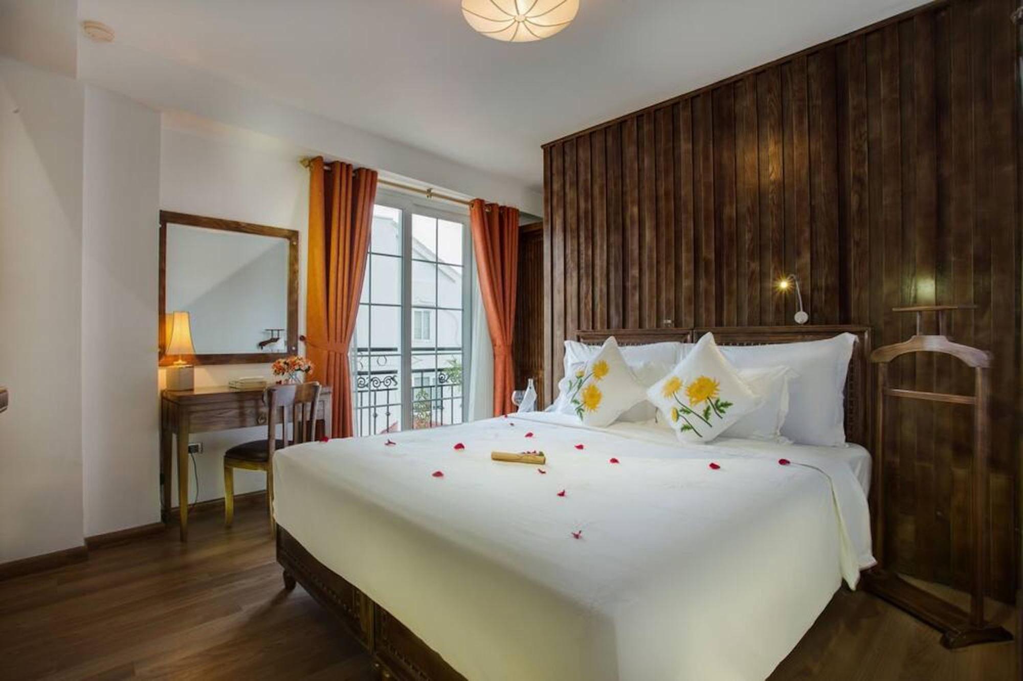 Free Airport Service Deals W Singita Classy Boutique Hotel & Travel Hanoi Esterno foto
